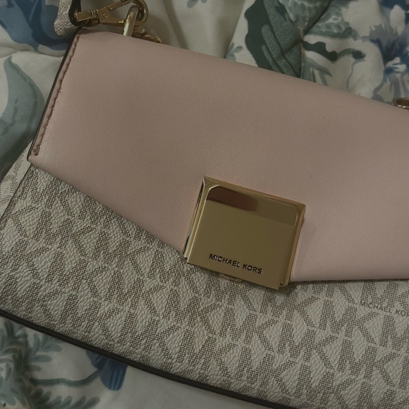 𝒫𝒾𝓃𝓀 𝒶𝓃𝒹 𝑔𝓇ℯ𝓎 𝒸𝓇ℴ𝓈𝓈𝒷ℴ𝒹𝓎 𝒷𝒶𝑔 - Picture 2 of 5